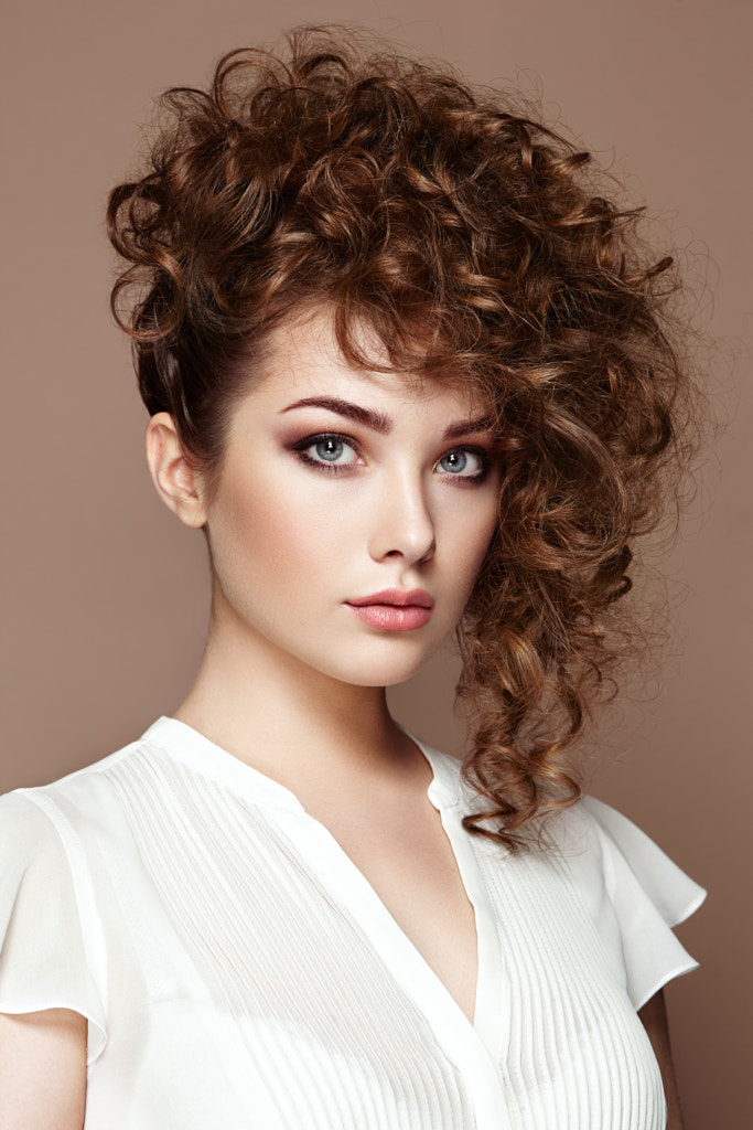 Brunette woman with curly and shiny hair by Oleg Gekman on 500px.com