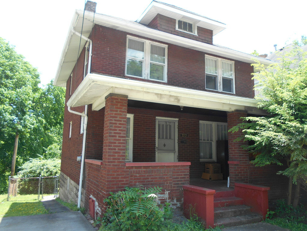 GREAT INVESTMENT PROPERTY OR FLIP IN BELLEVUE!
