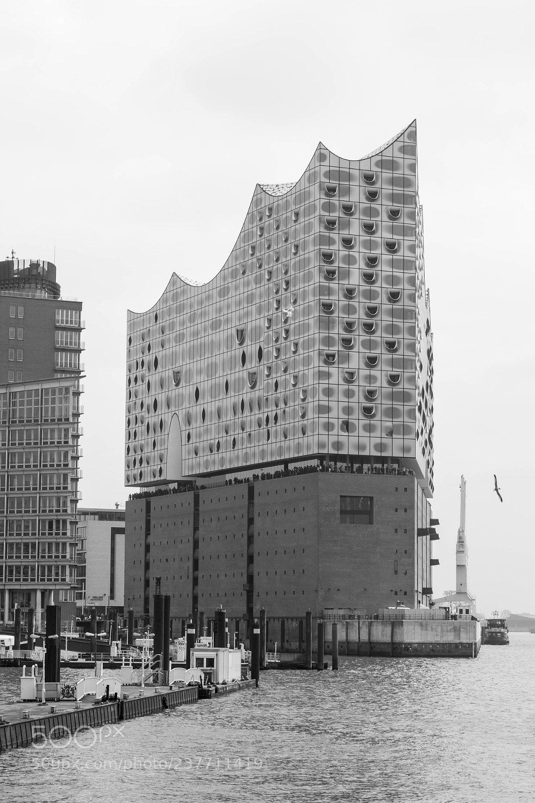 Canon EOS 600D (Rebel EOS T3i / EOS Kiss X5) sample photo. Elbphilharmonie photography