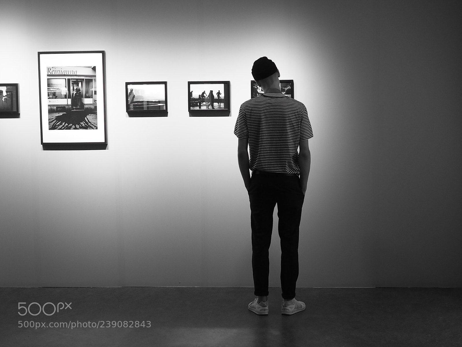 Olympus OM-D E-M5 II sample photo. Admiring the art photography