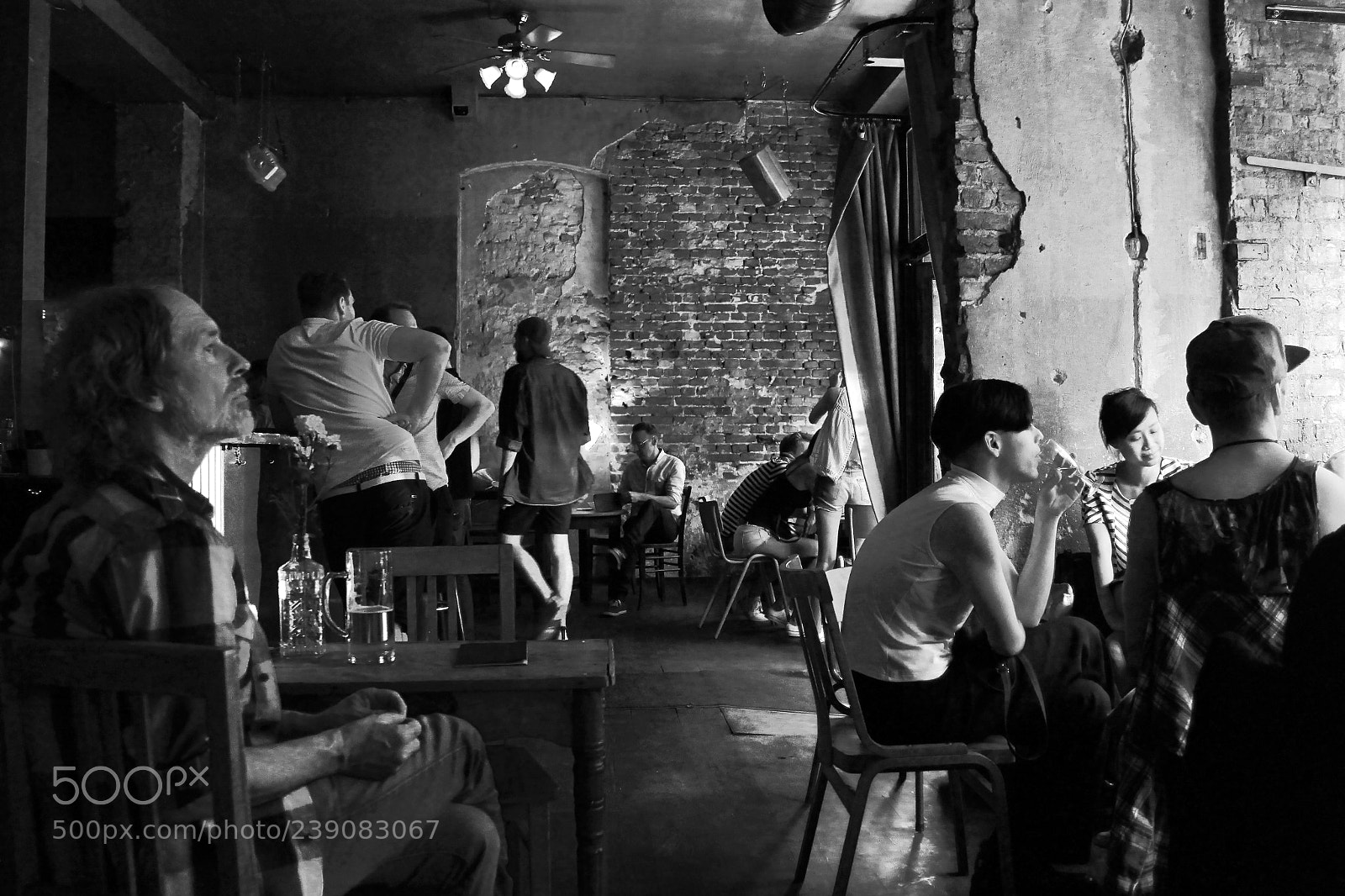 Canon EOS 60D sample photo. Berlin pub photography