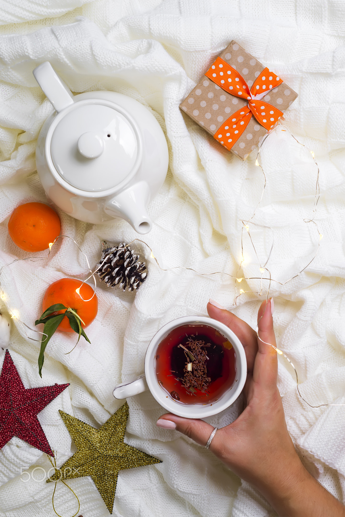 Woman hand hold a hot cup of tea