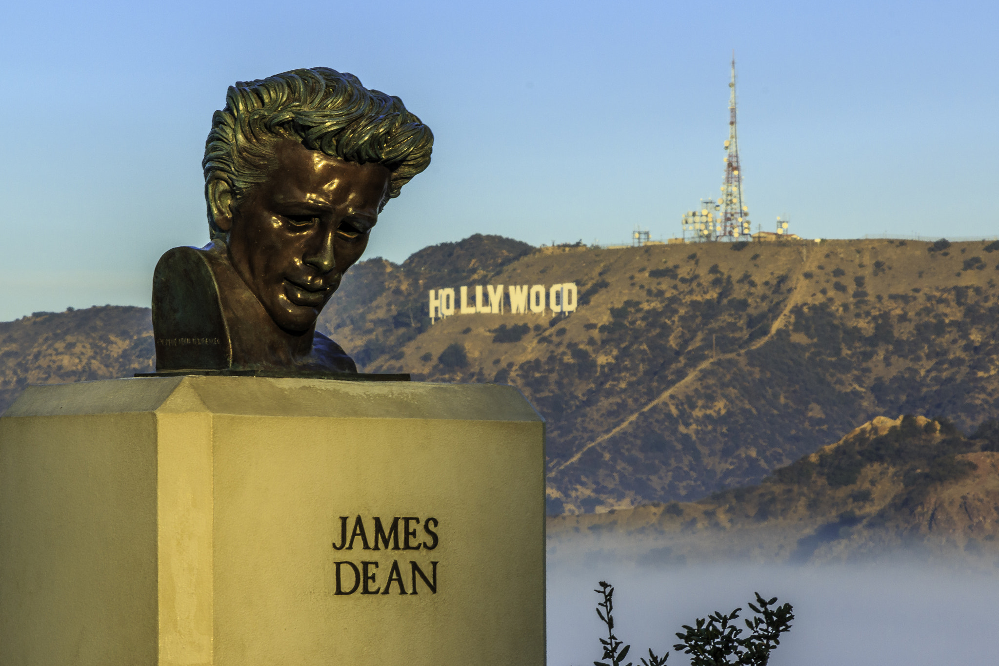 CA-LOS ANGELES-JAMES DEAN STATUE
