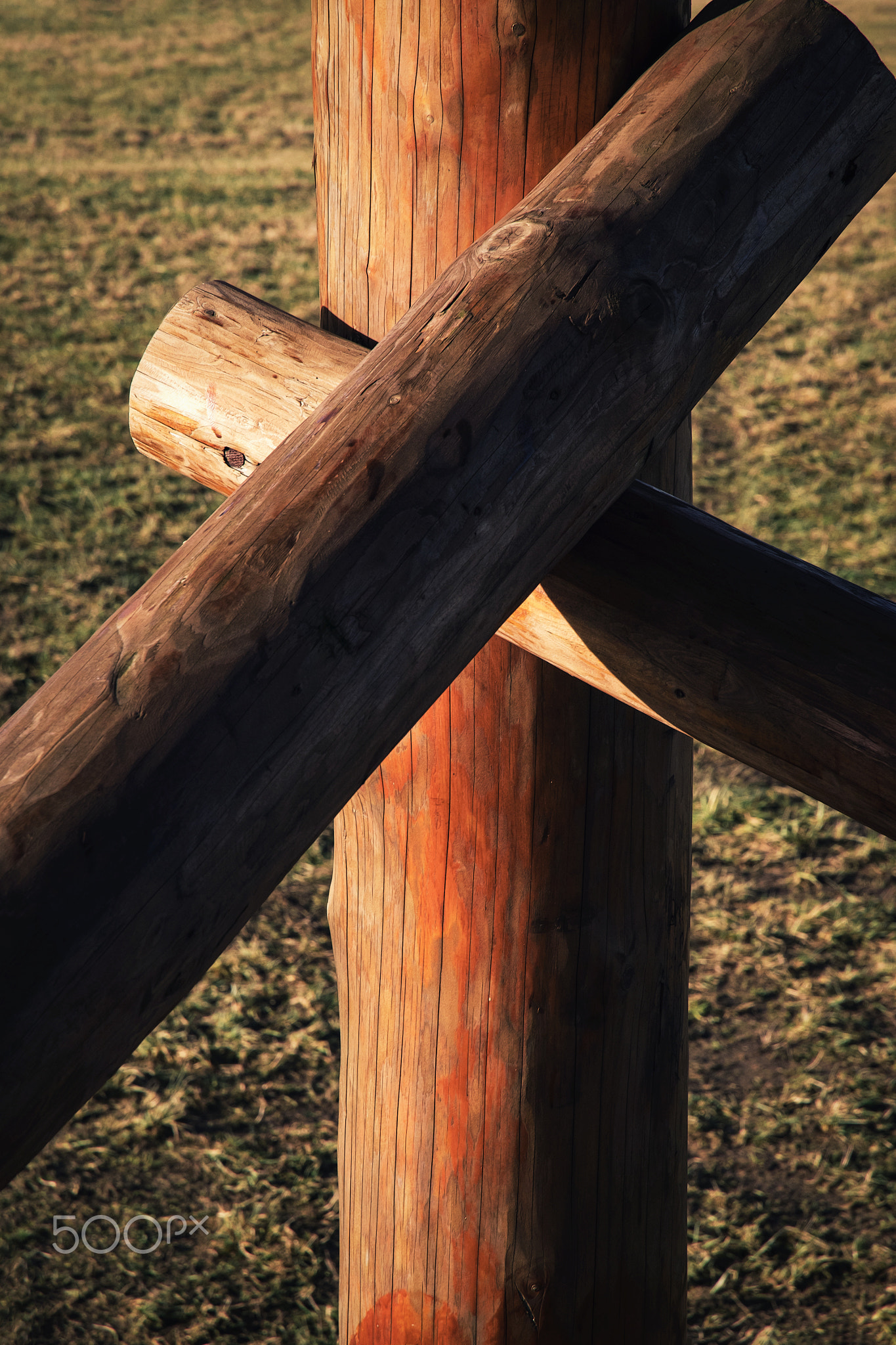 wood round beams combined obliquely