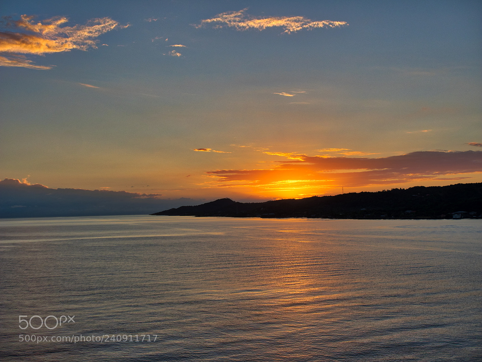 Olympus OM-D E-M1 sample photo. Roatan sunset2 photography