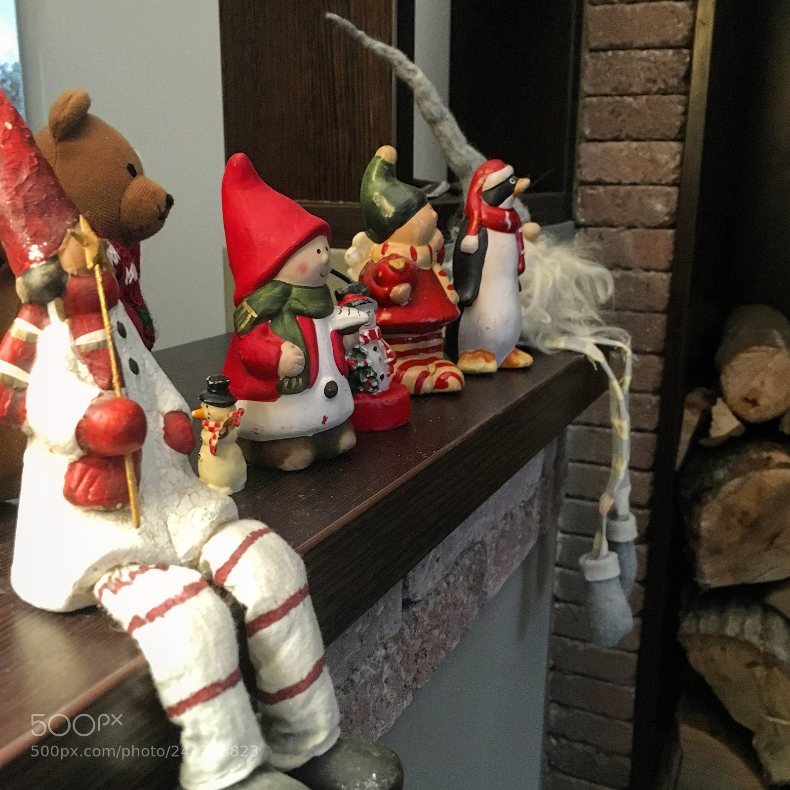 Apple iPhone SE sample photo. Caroling... photography
