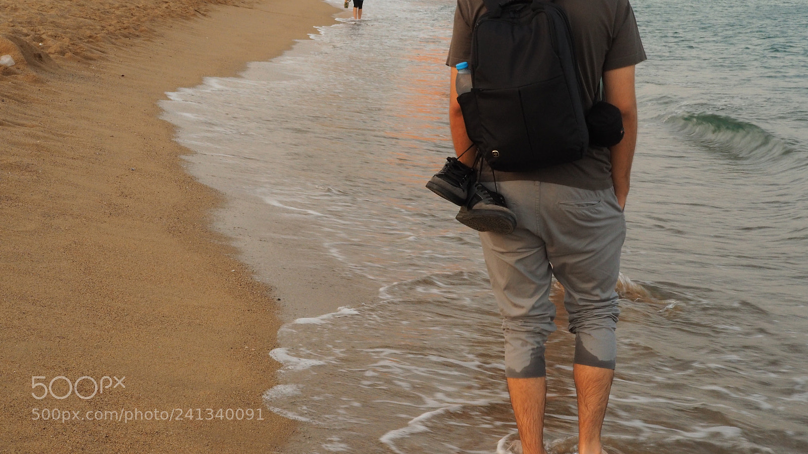 Olympus OM-D E-M10 sample photo. Barefoot on la barceloneta photography