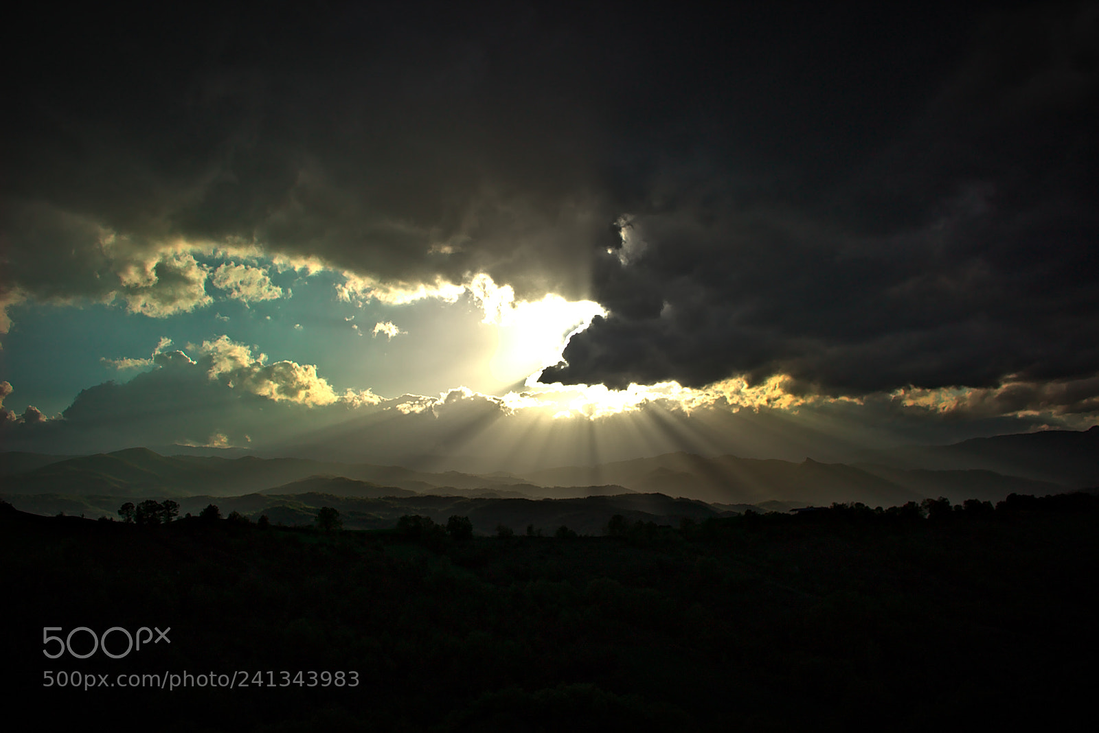 Canon EOS 100D (EOS Rebel SL1 / EOS Kiss X7) sample photo. Sunlight rays photography
