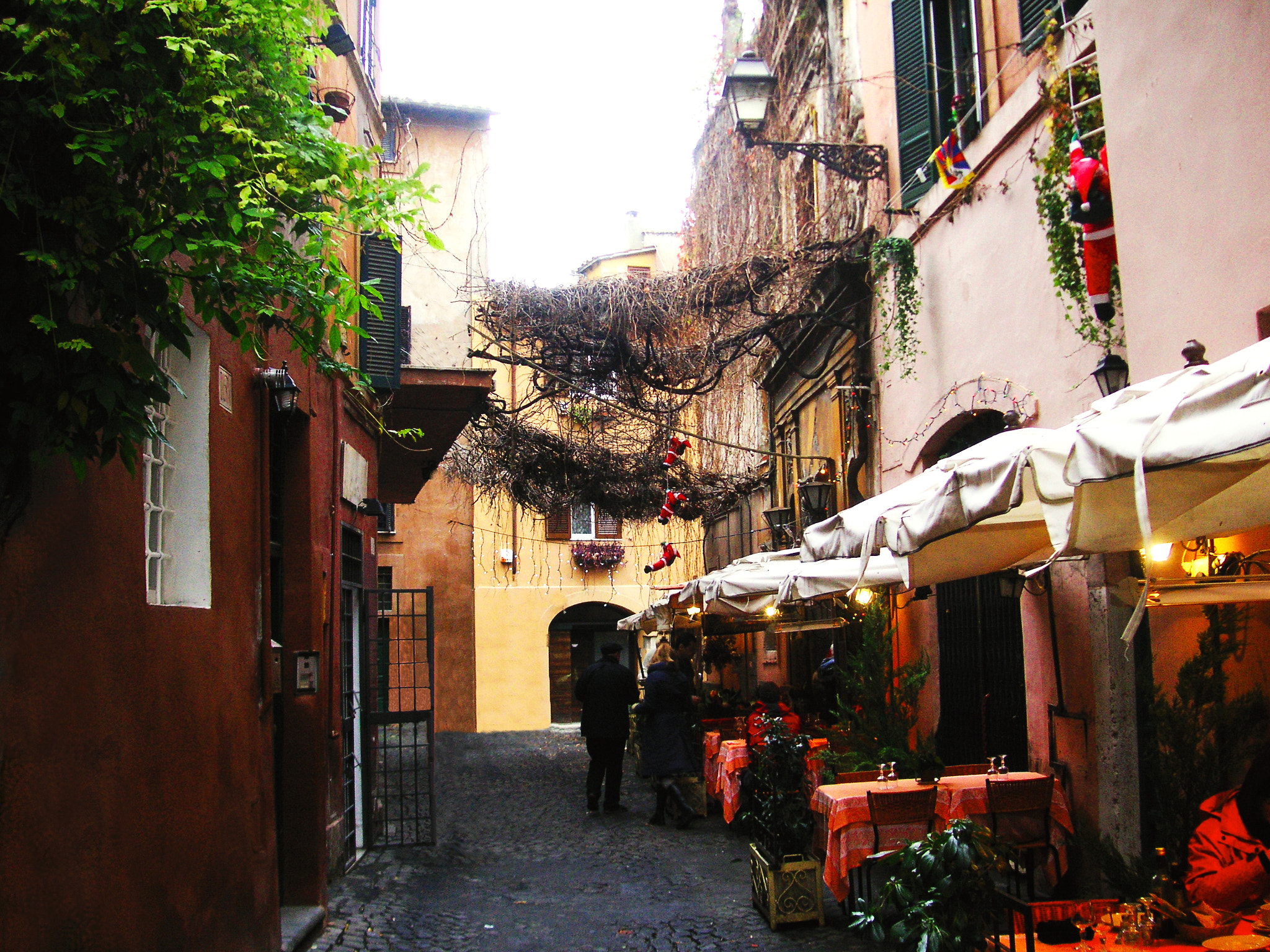 KONICA MINOLTA DiMAGE X50 sample photo. Calle. trastevere roma photography
