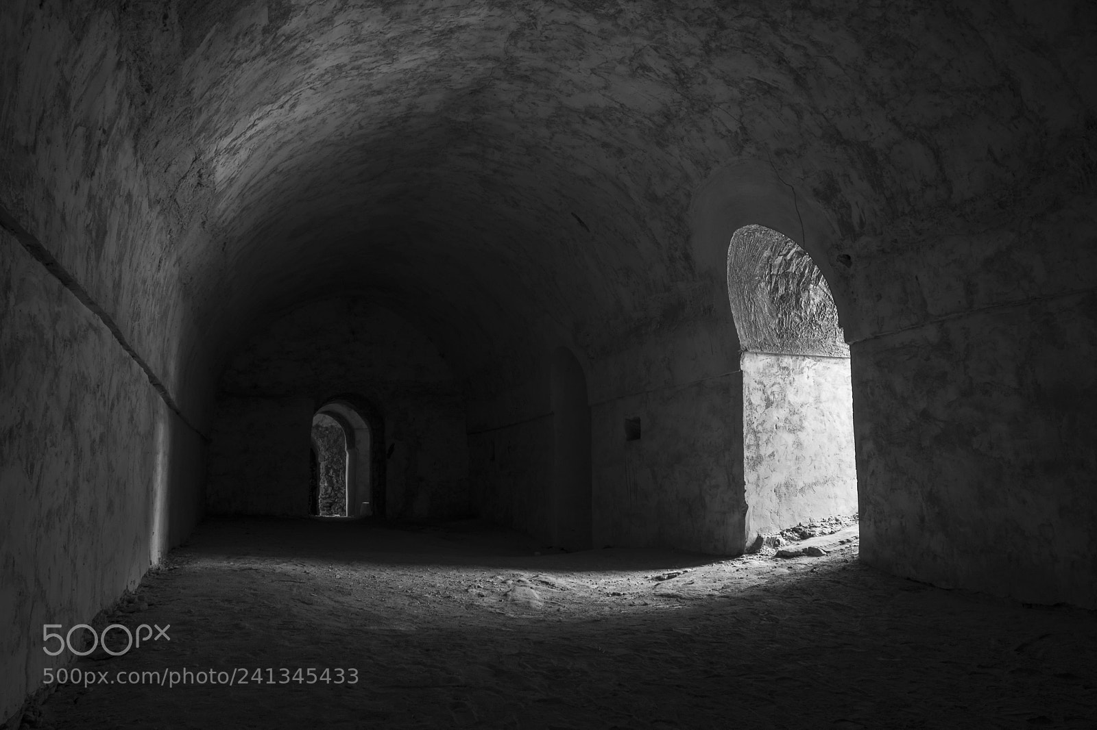 Nikon D7200 sample photo. Ukhaidir fortress b&w photography