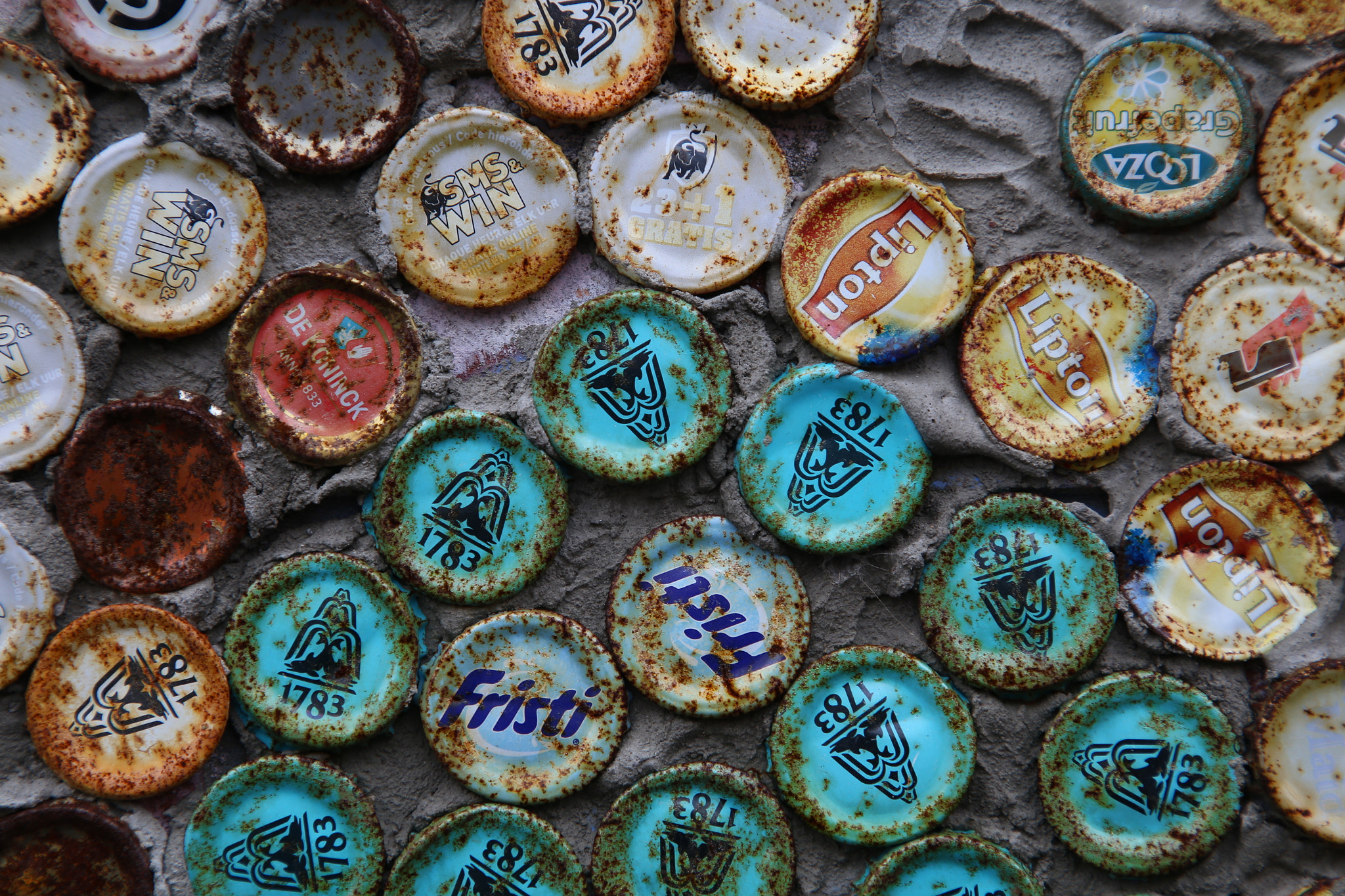 Canon EF 24-105mm F4L IS II USM sample photo. Doel, bottle cap wall photography