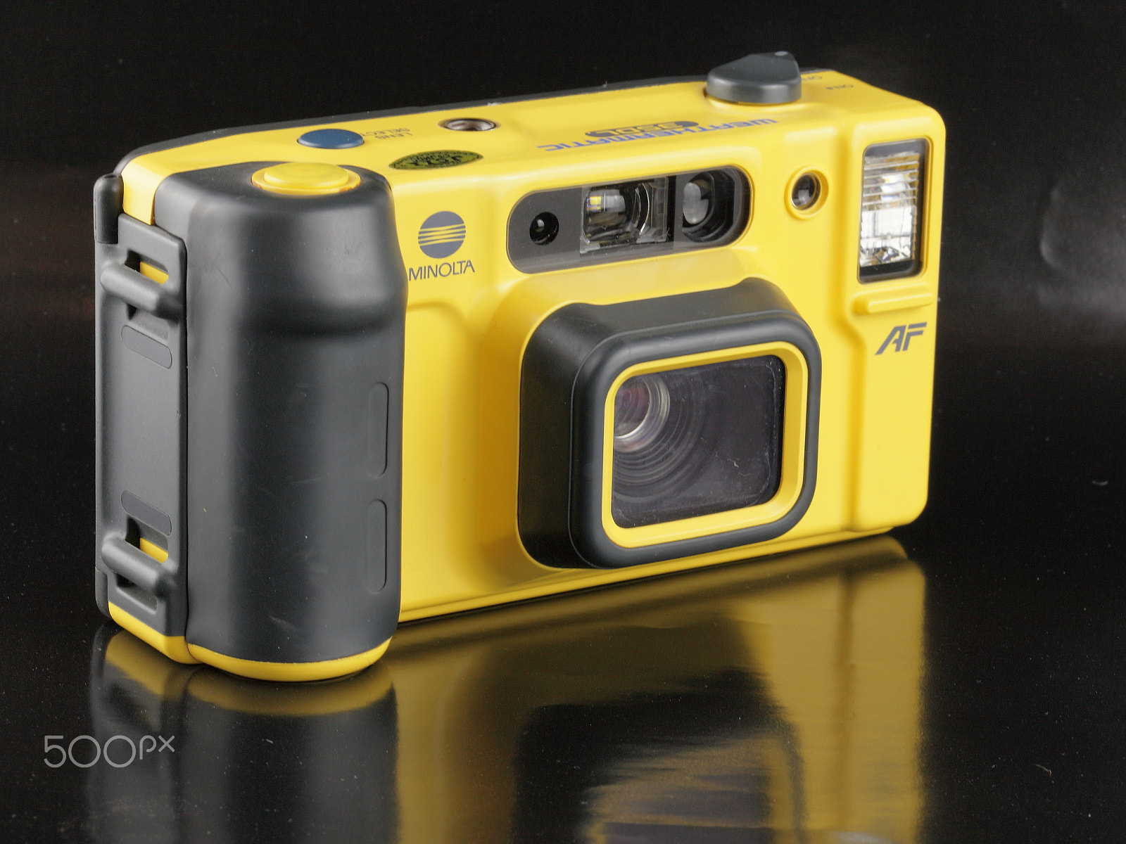 Sigma 105mm F2.8 EX DG OS HSM sample photo. Old underwater camera photography
