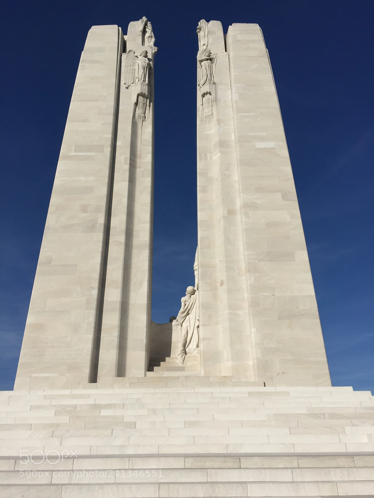 Apple iPhone 6 sample photo. M morial canadien de photography