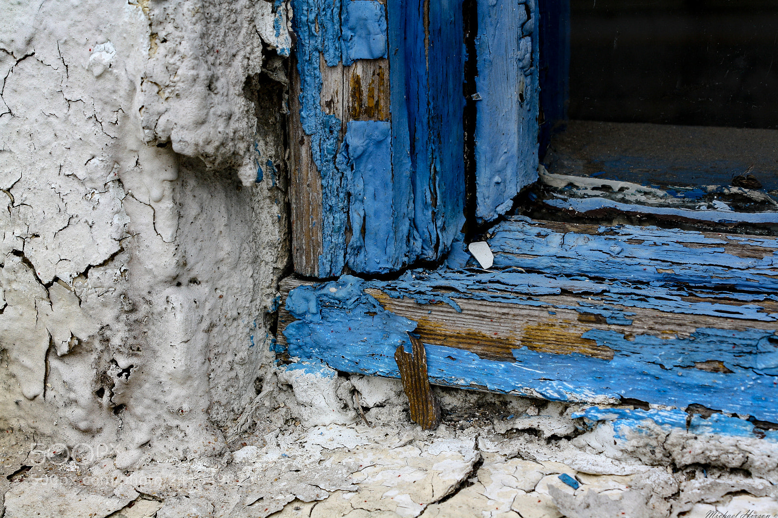 Canon EOS 1000D (EOS Digital Rebel XS / EOS Kiss F) sample photo. Aging windows photography