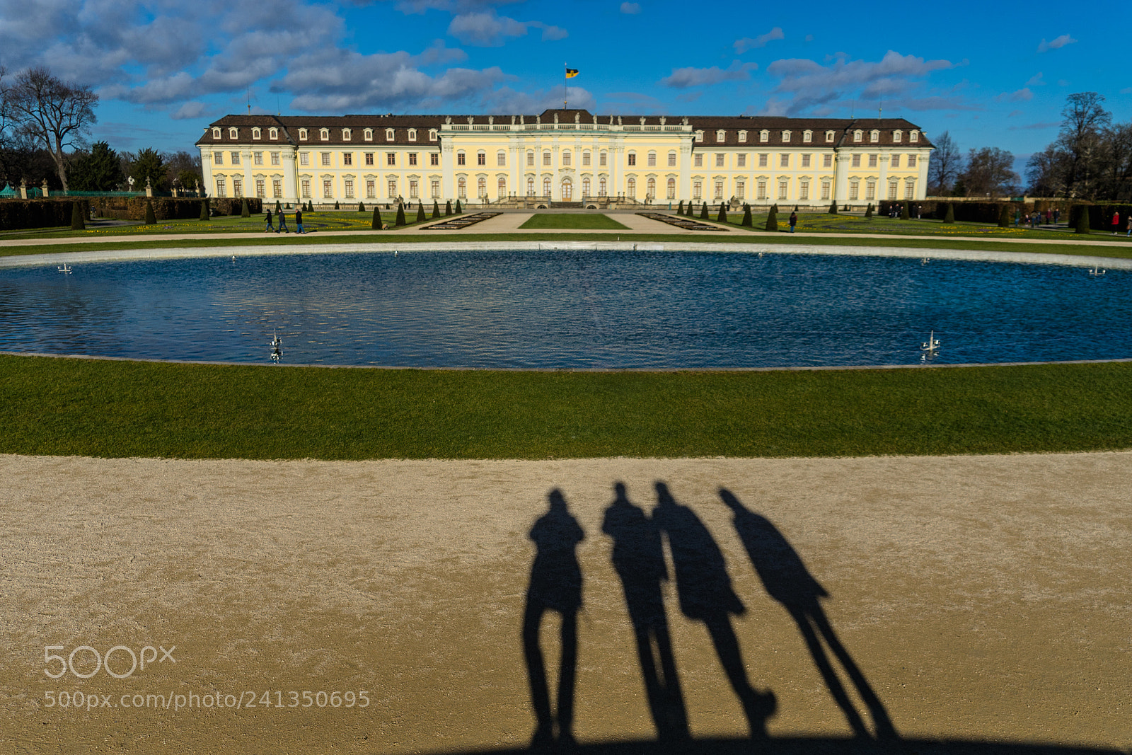 Sony a7 II sample photo. Schatten vor schloss ludwigsburg photography