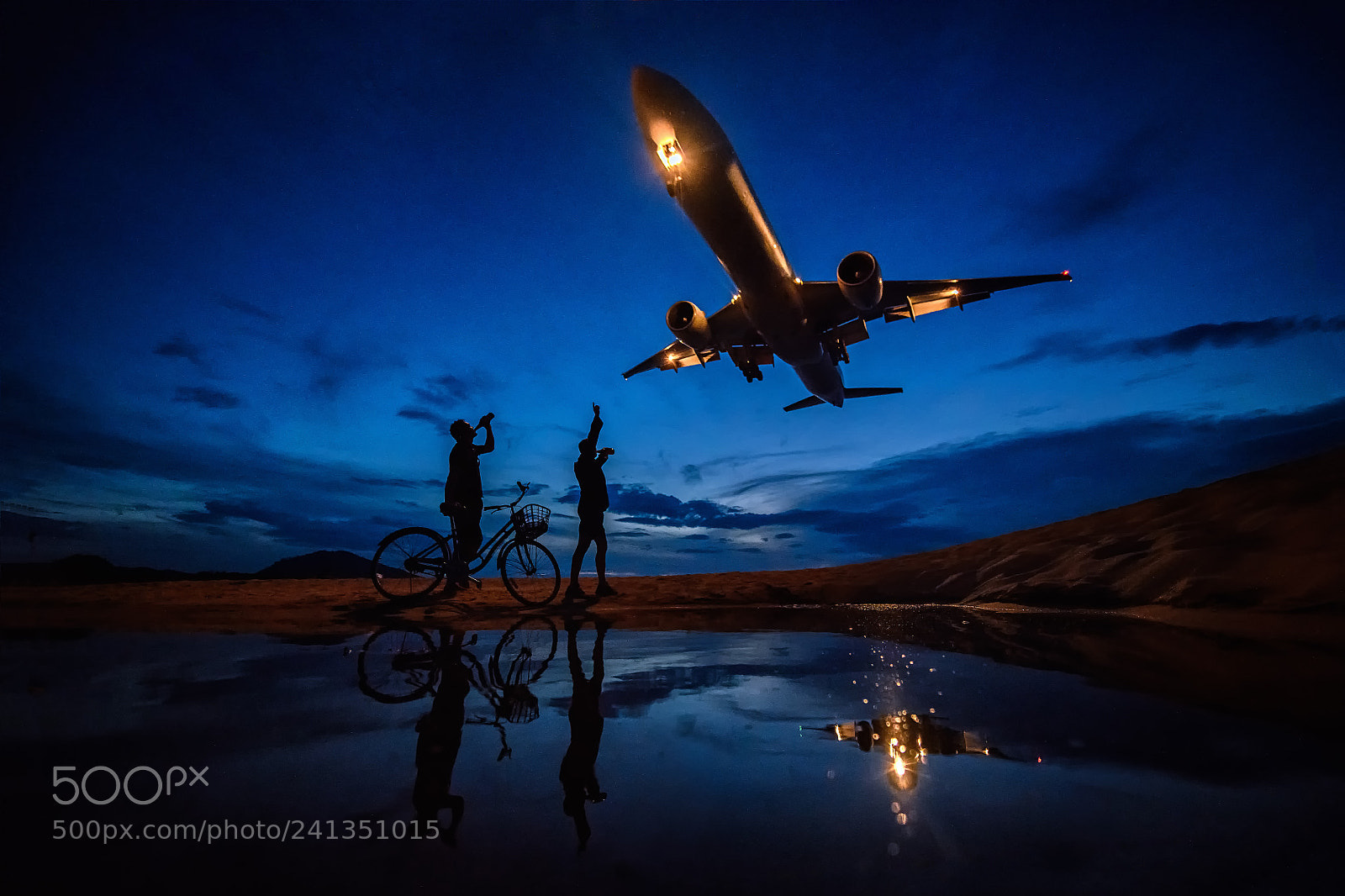 Nikon D850 sample photo. Aircraft landing during twilight photography