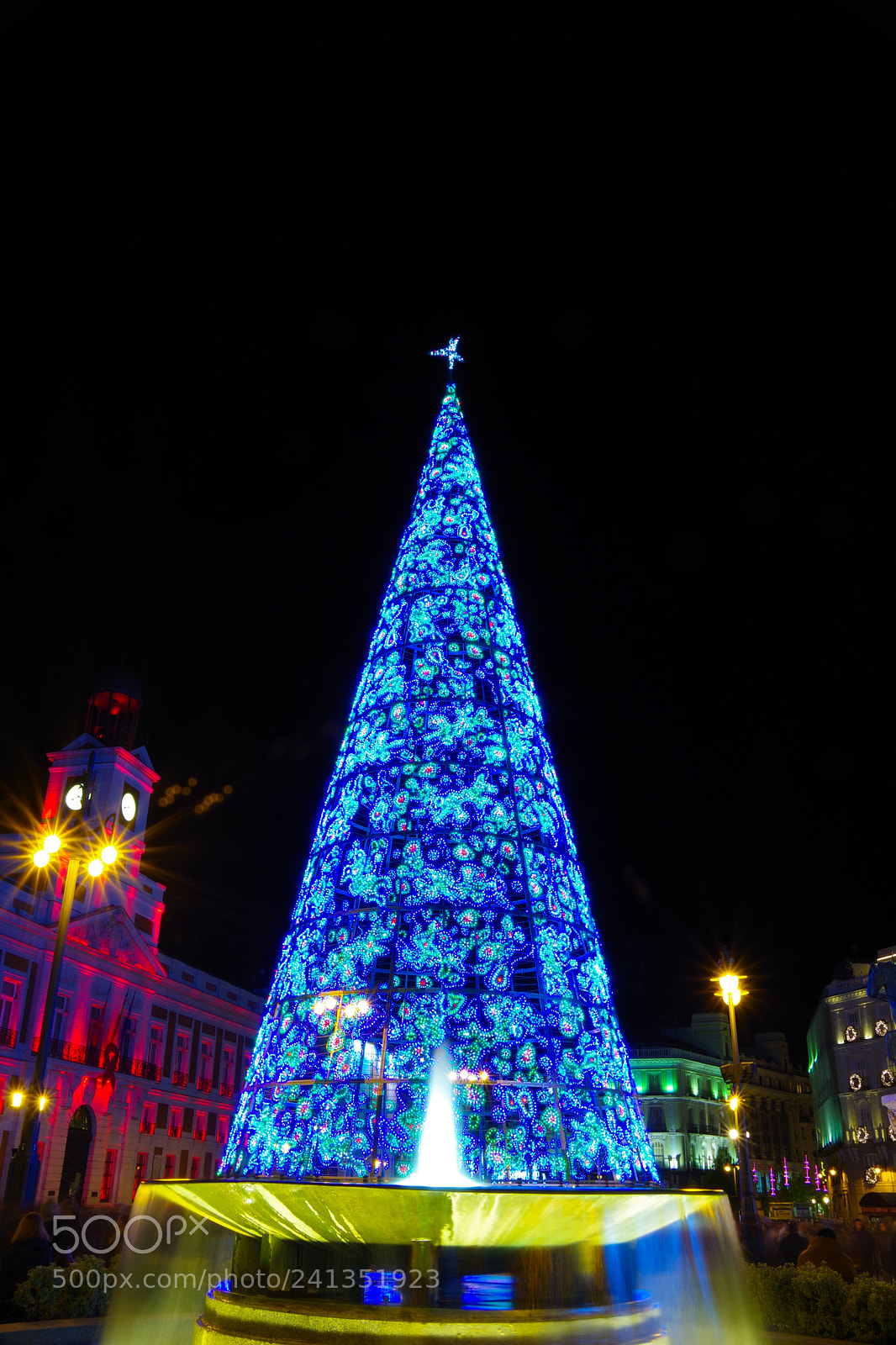Pentax K-70 sample photo. Christmas tree on puerta photography