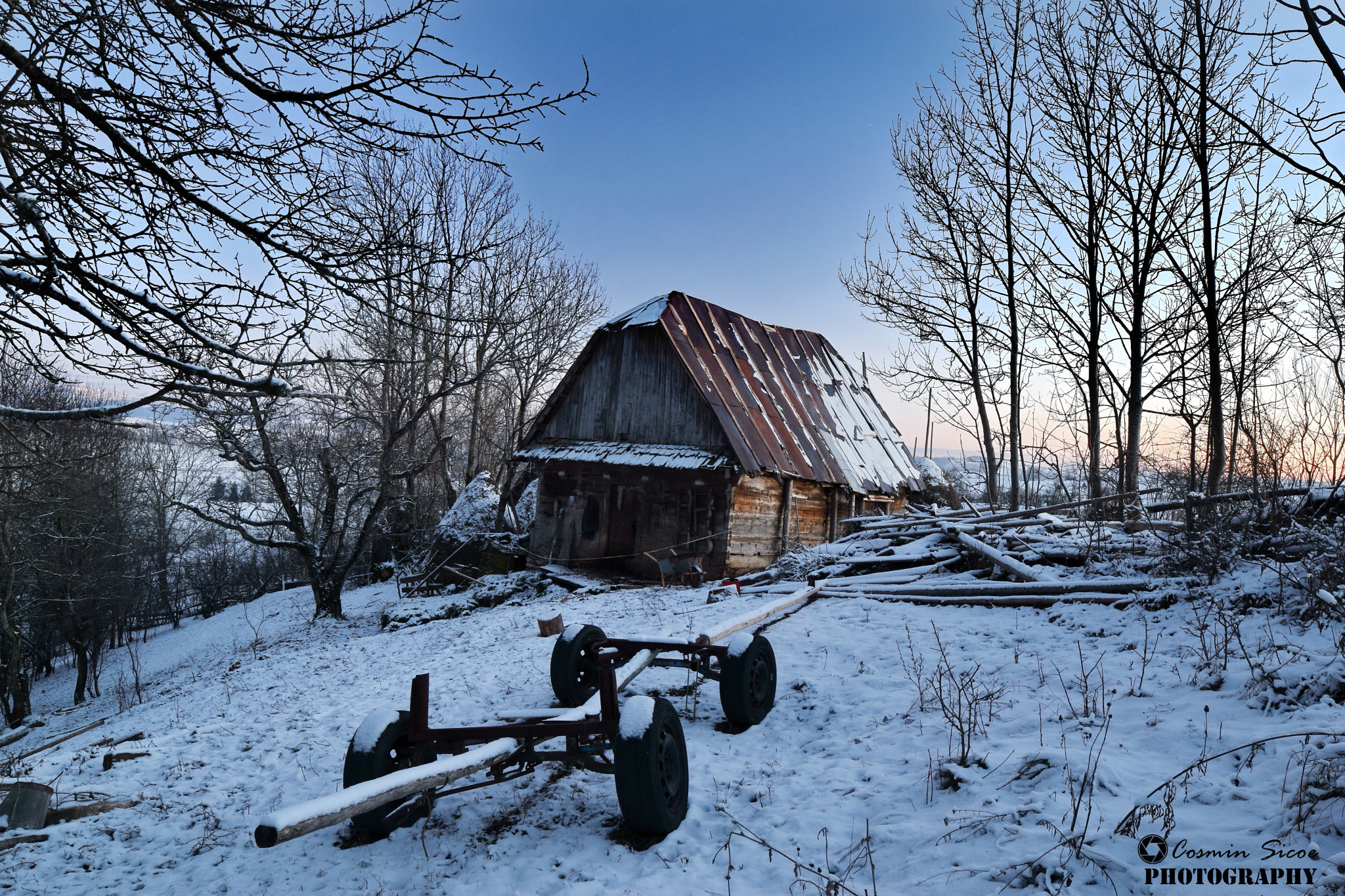 Nikon D5600 + Samyang 14mm F2.8 ED AS IF UMC sample photo. Romanian country side old barn photography
