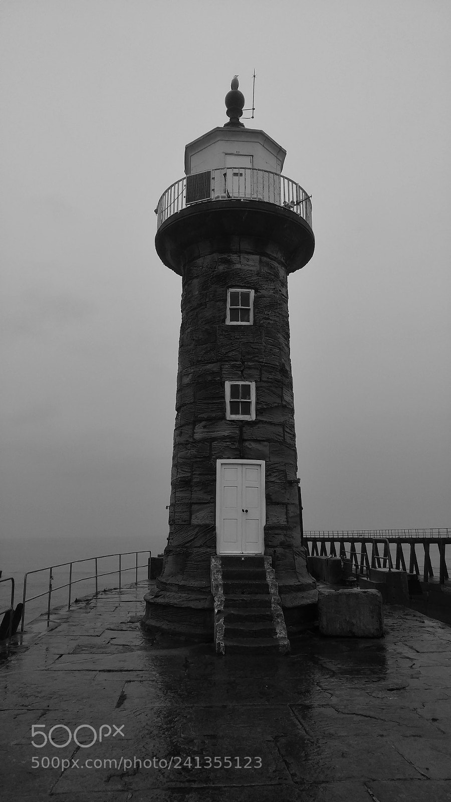 LG G5 sample photo. Whitby lighthouse photography