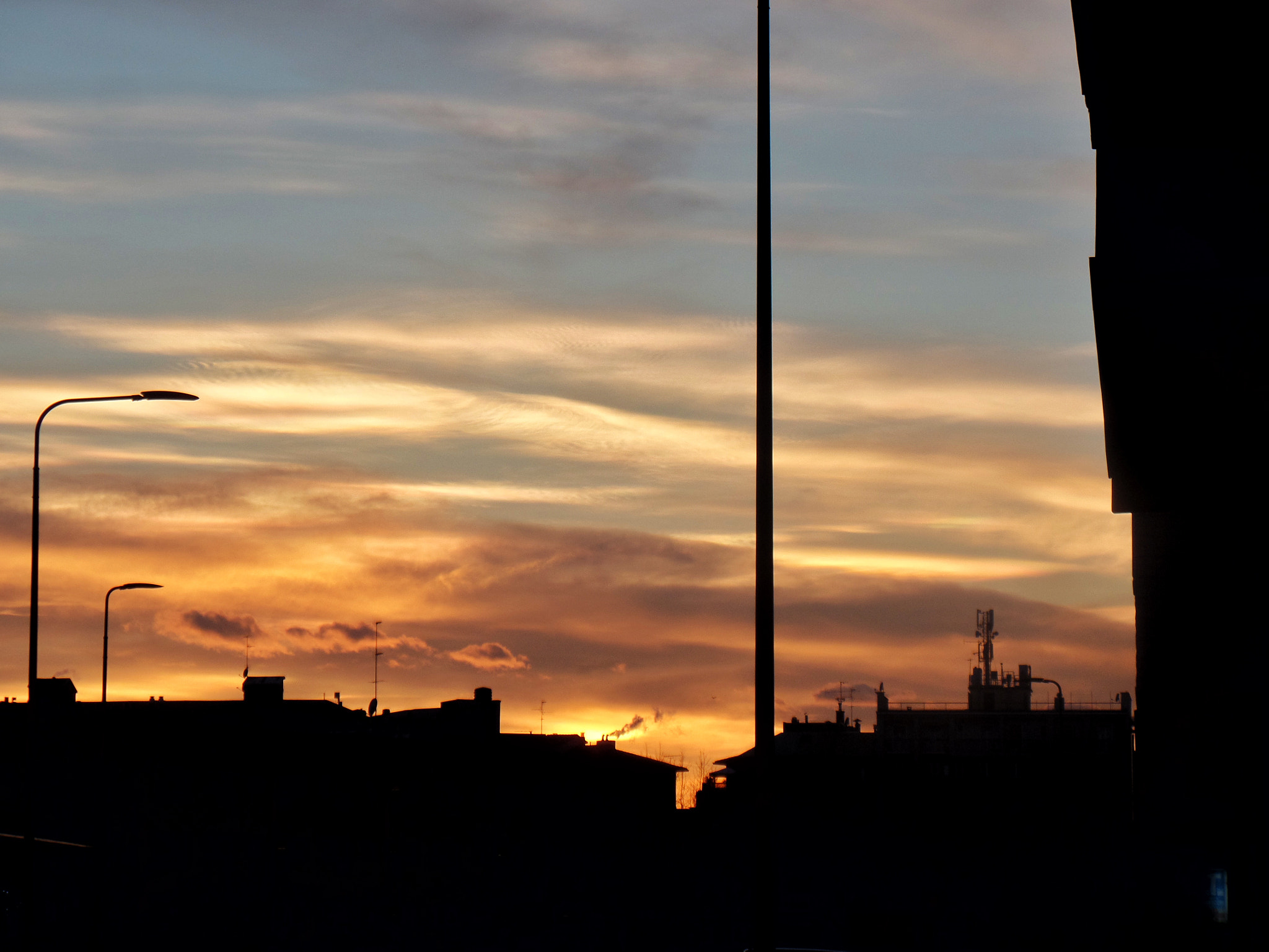 Samsung WB350F/WB351F/WB352F sample photo. Sunset in milan photography