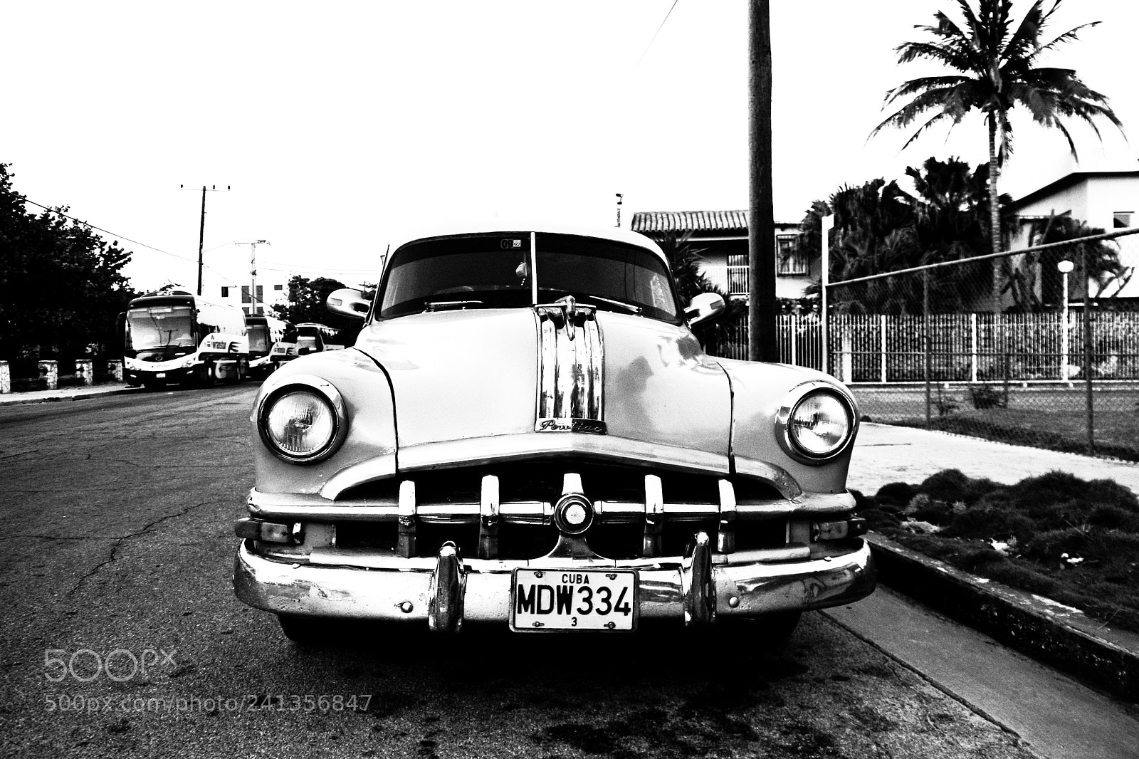 Canon EOS 350D (EOS Digital Rebel XT / EOS Kiss Digital N) sample photo. Cuban car photography