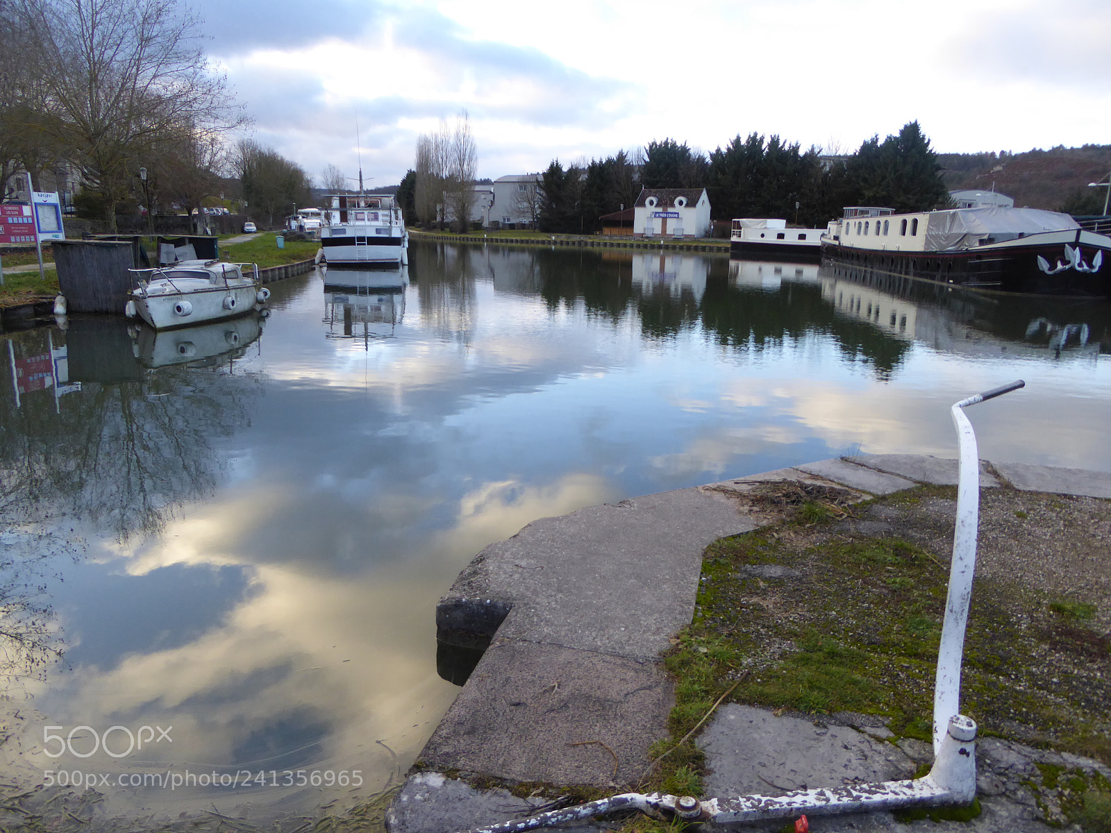Panasonic Lumix DMC-ZS40 (Lumix DMC-TZ60) sample photo. Mirror photography