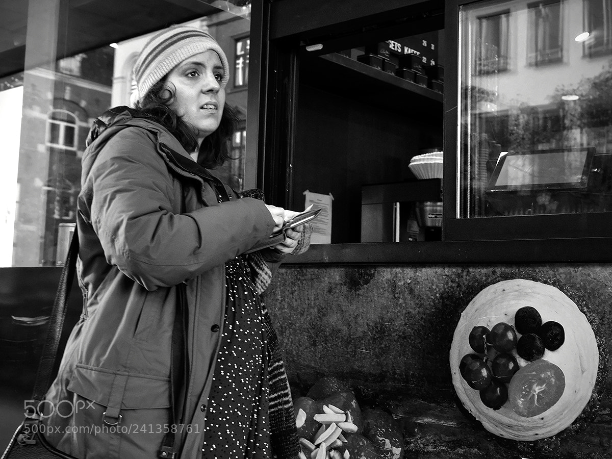 Fujifilm X-Pro2 sample photo. Waiting for food photography