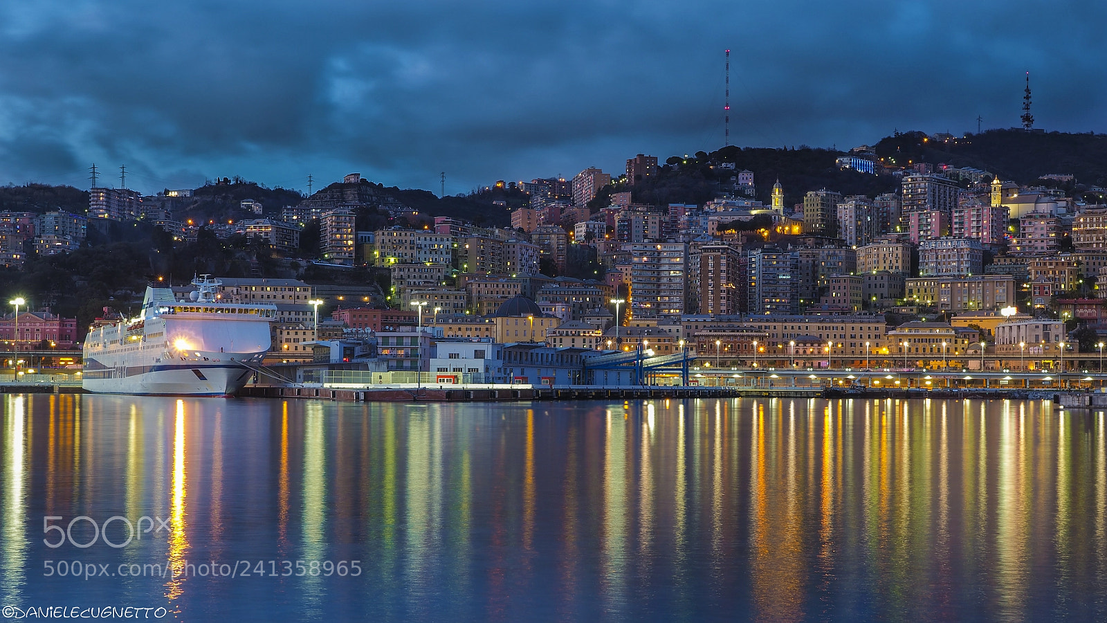 Olympus OM-D E-M10 III sample photo. Genova photography