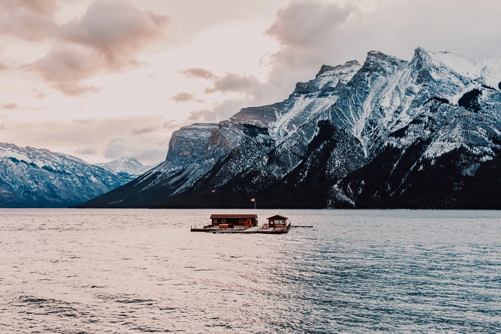 Cabin on the lake by Hayden Scott on 500px.com