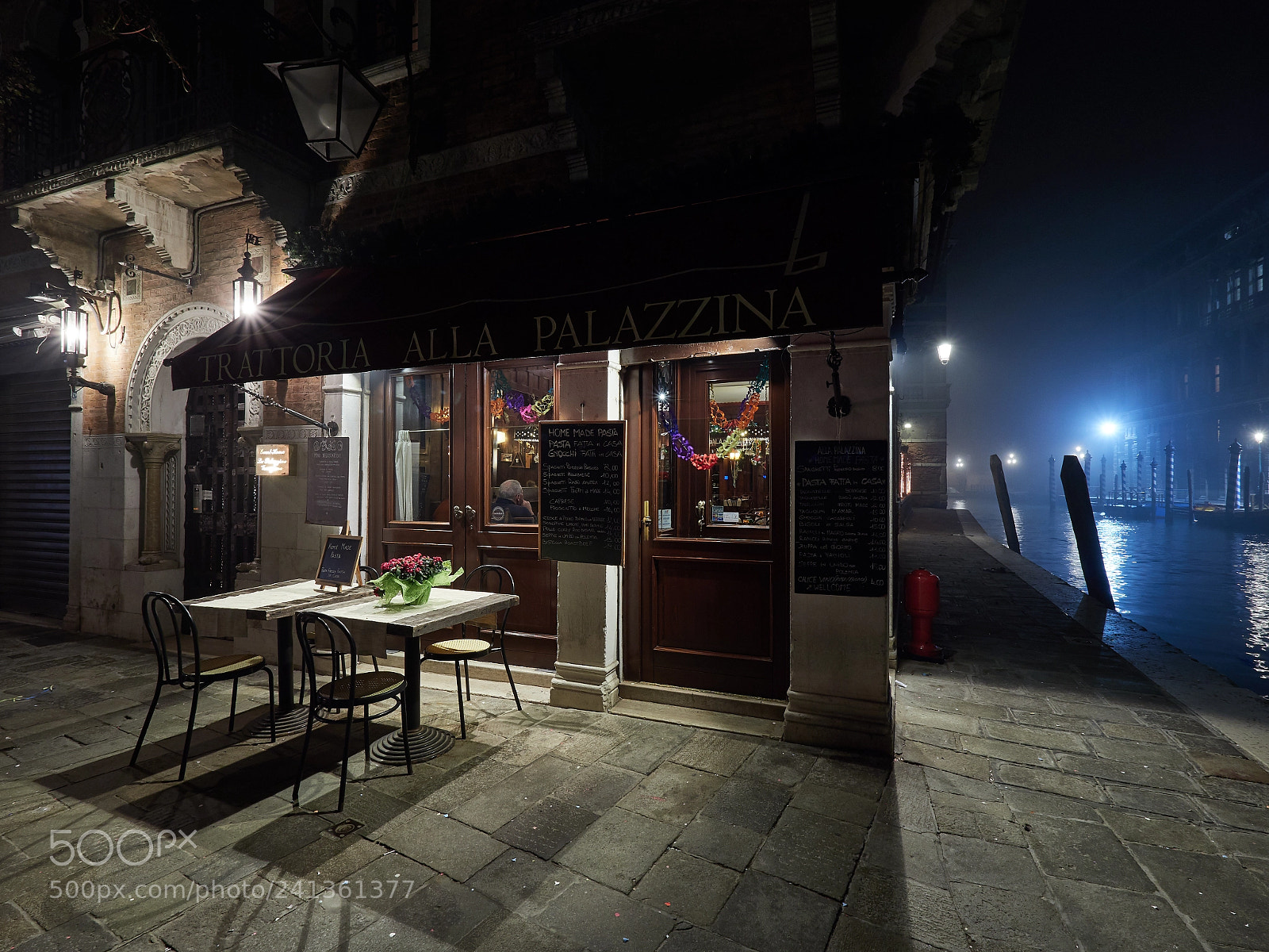 Olympus OM-D E-M1 Mark II sample photo. Trattoria in venice photography