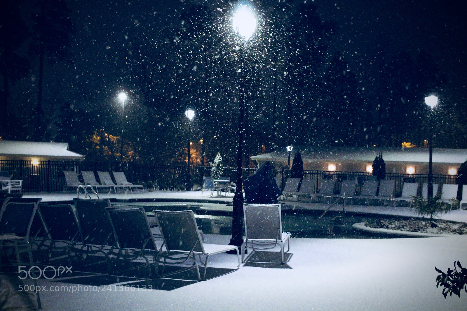 Canon EOS 100D (EOS Rebel SL1 / EOS Kiss X7) sample photo. Winter pool party photography