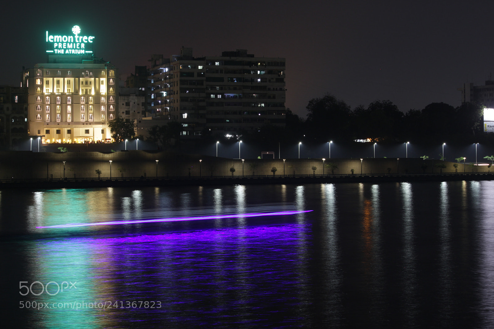 Canon EF-S 55-250mm F4-5.6 IS II sample photo. Riverfront photography