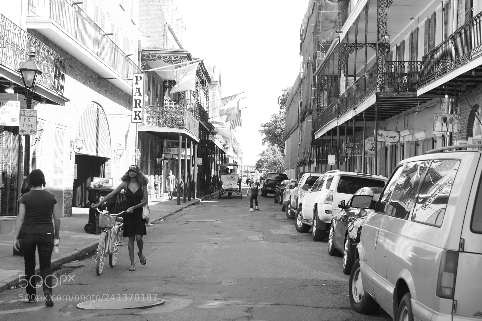 Sony SLT-A65 (SLT-A65V) sample photo. Looking down ann st. photography