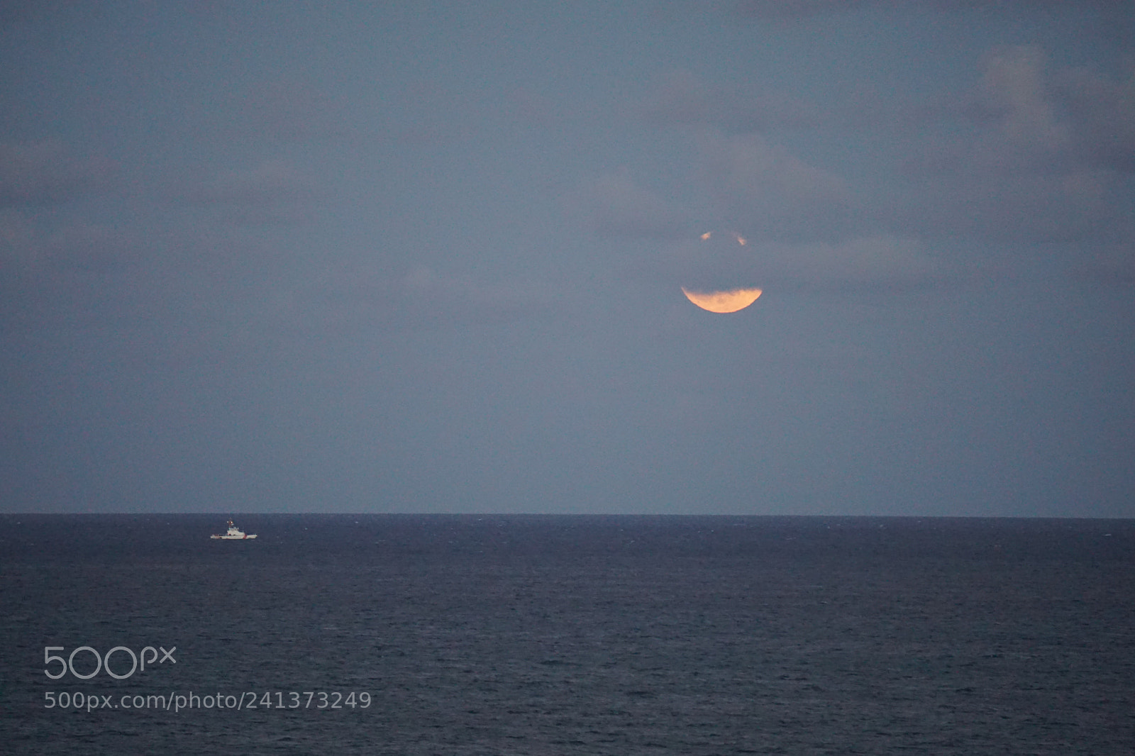 Sony E 55-210mm F4.5-6.3 OSS sample photo. Miami moonrise photography