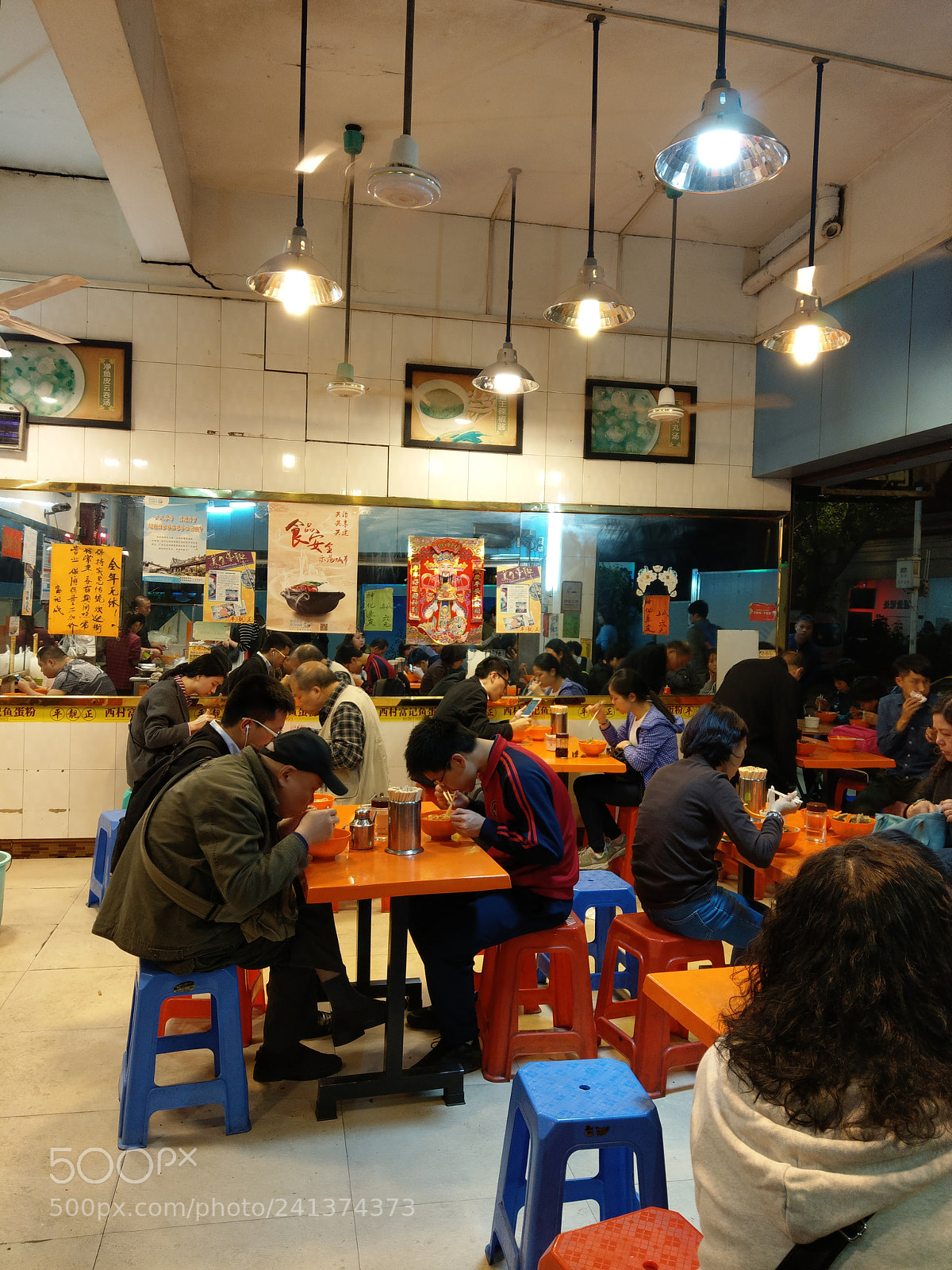 HTC U11 sample photo. Corner restaurant photography