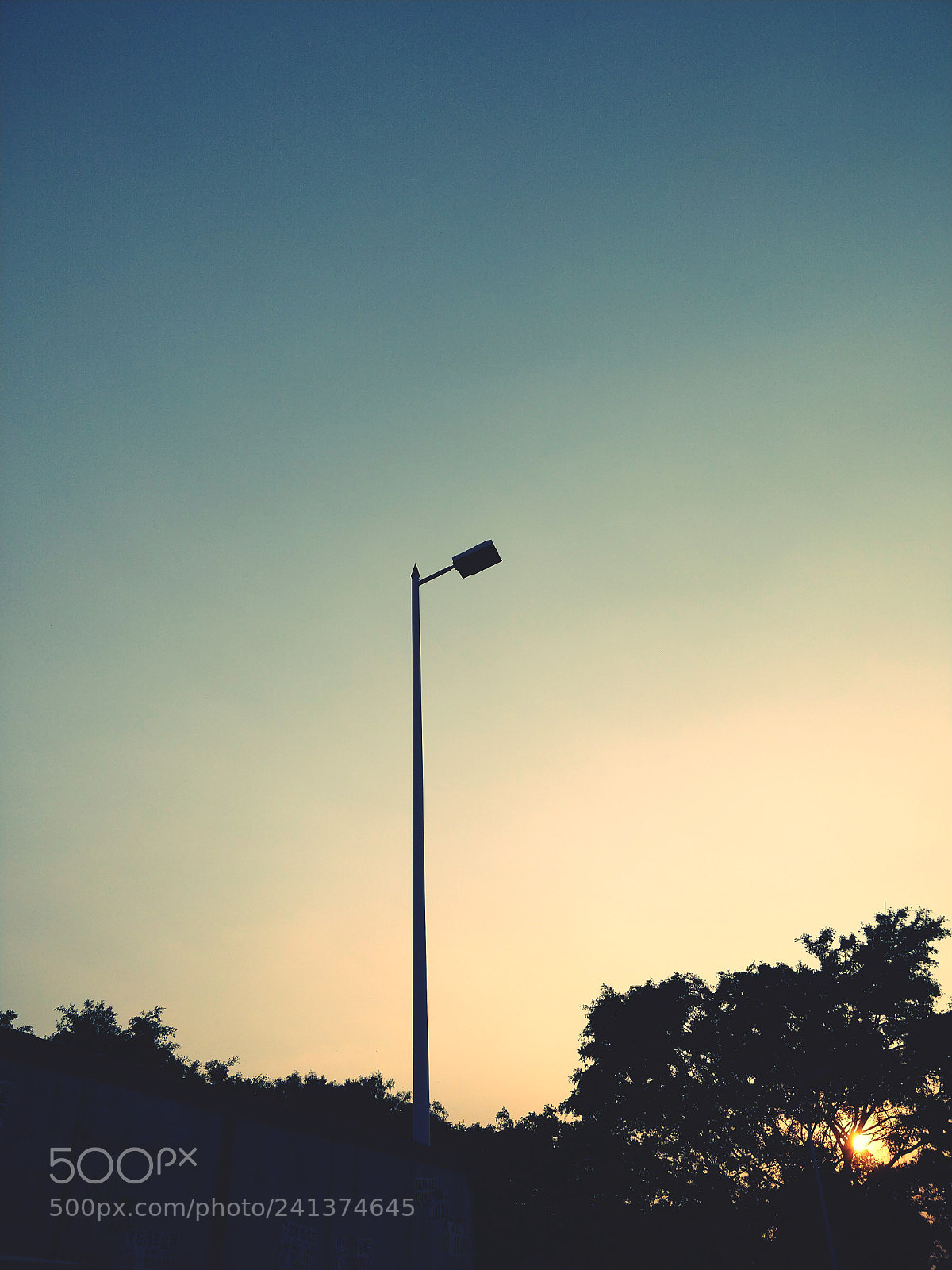 OnePlus 5 sample photo. Streetlight. photography