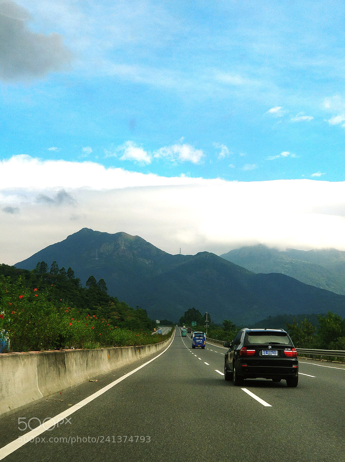 OnePlus 5 sample photo. On the road. photography