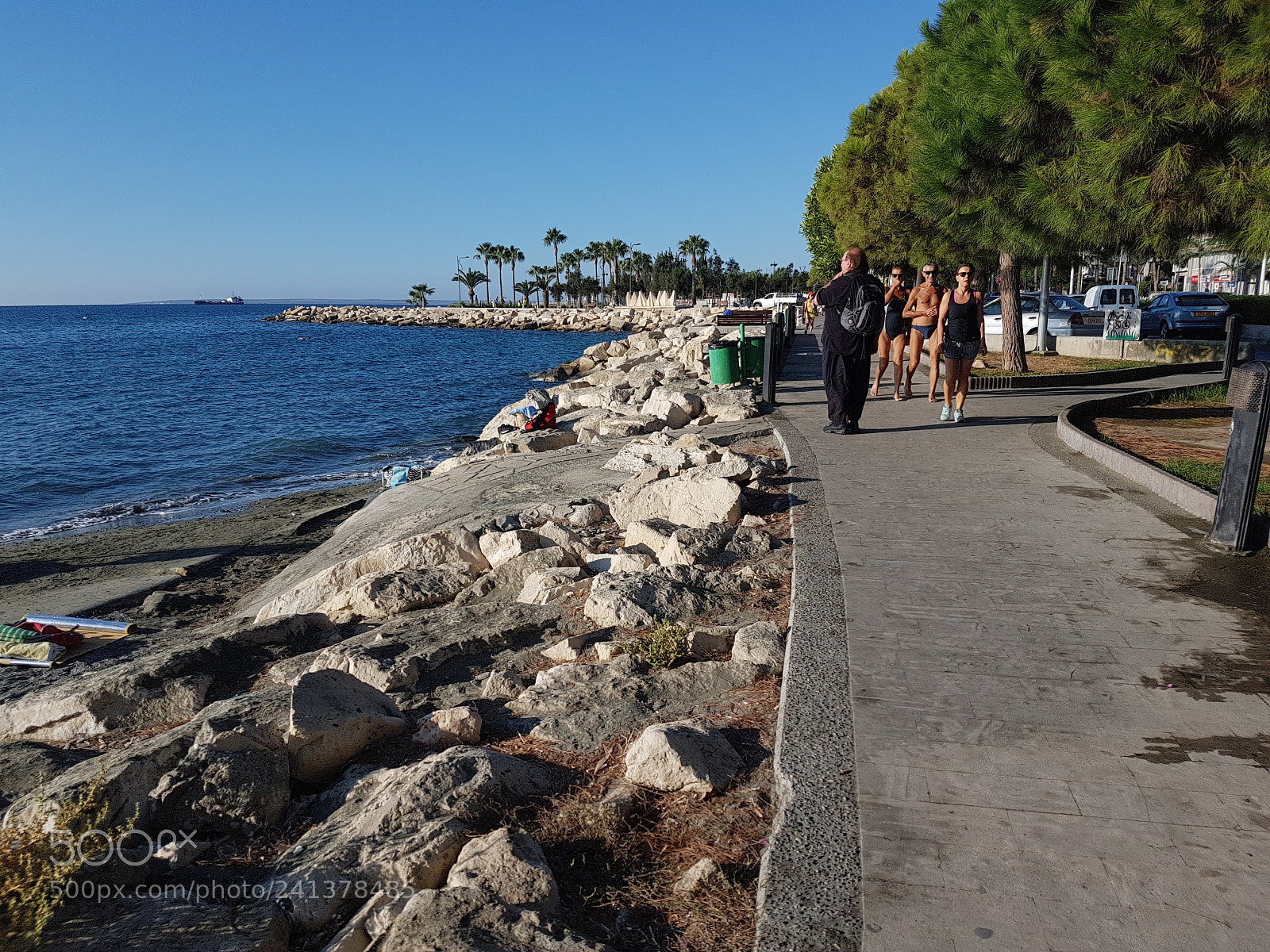 Samsung Galaxy S7 sample photo. Limassol marina street photography