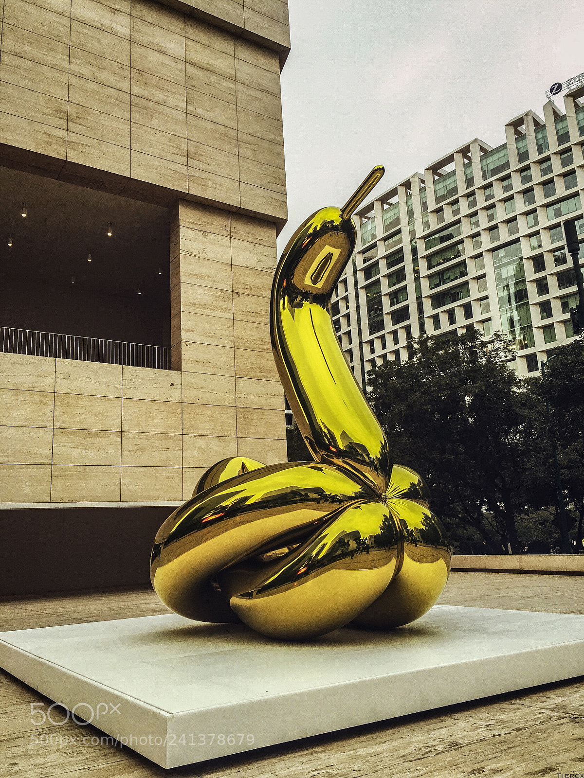 Apple iPhone 6s sample photo. Balloon swan • jeff koons photography