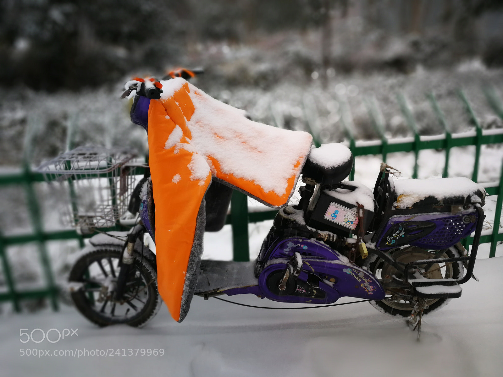 HUAWEI P10 sample photo. Electrombile in the snow photography