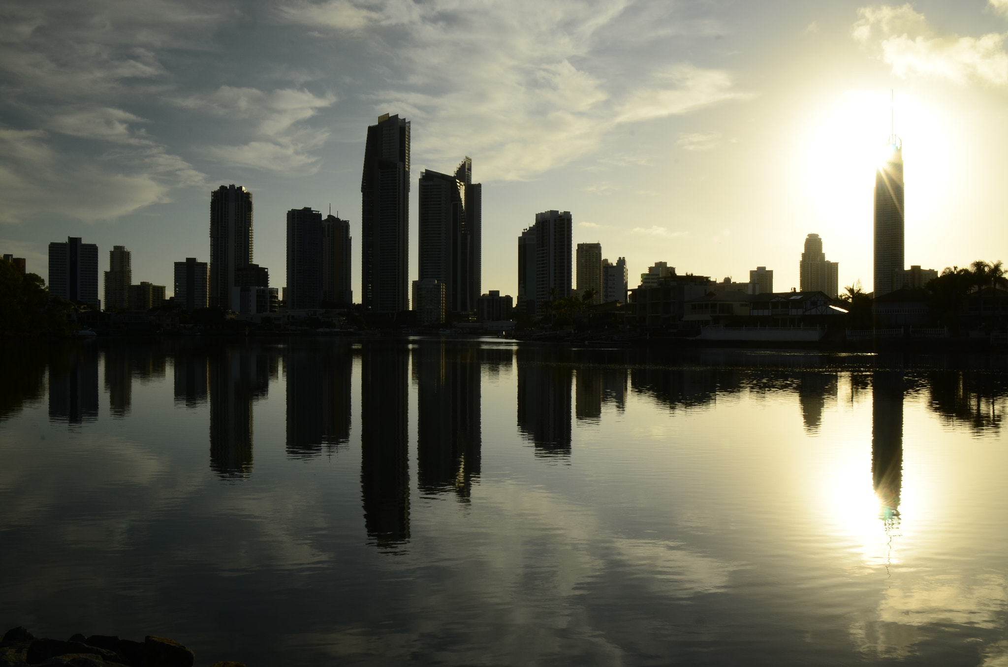 Nikon D7000 + Nikon AF-S DX Nikkor 18-70mm F3.5-4.5G ED-IF sample photo. Surfers paradise morning silhouette photography