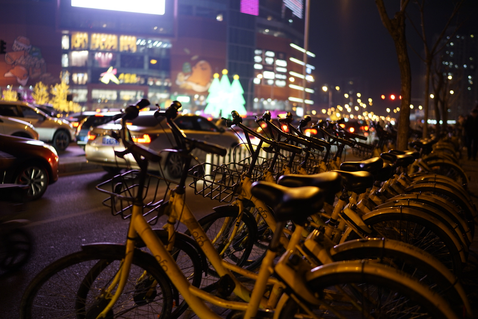 Sony a7 II + Sony Distagon T* FE 35mm F1.4 ZA sample photo. 大悦城圣诞前夜 photography