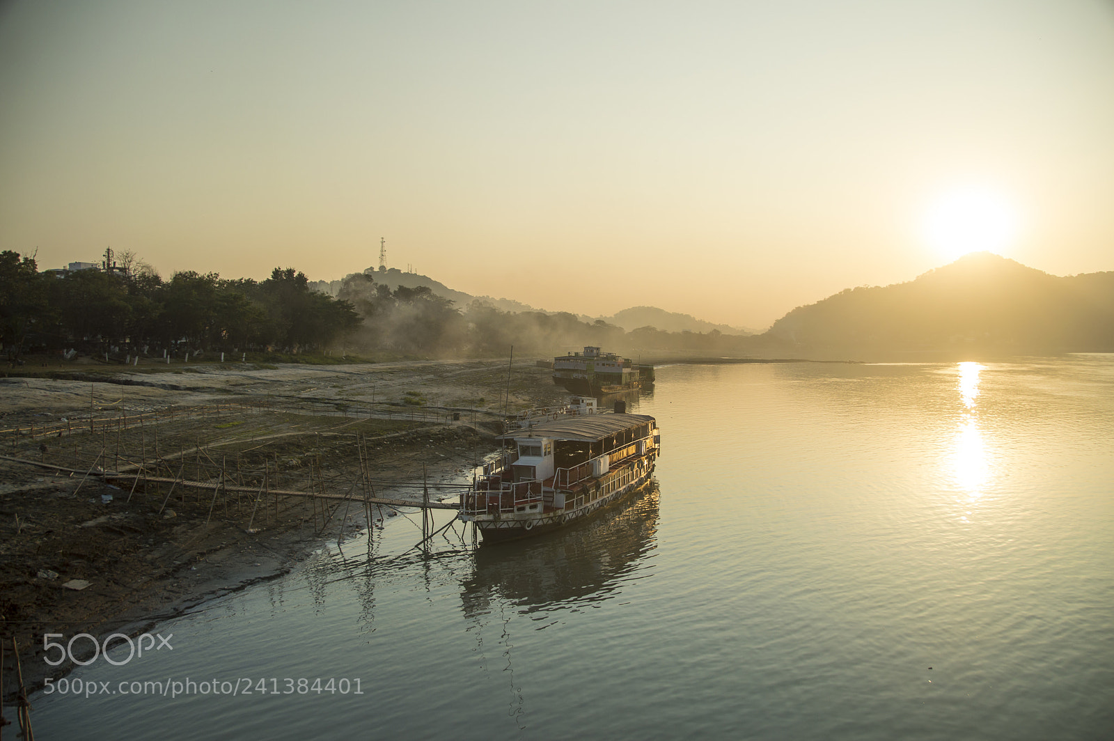 Nikon D3200 sample photo. Transport photography