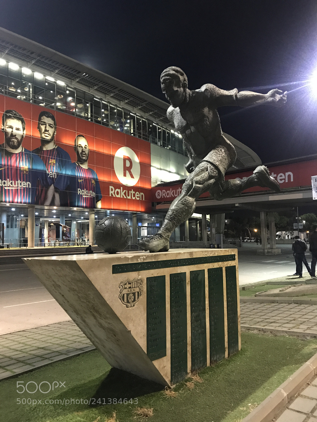Apple iPhone 7 sample photo. Barcelona football statue photography