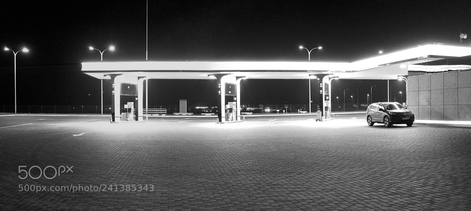 Fujifilm X-M1 sample photo. Car at gas station photography