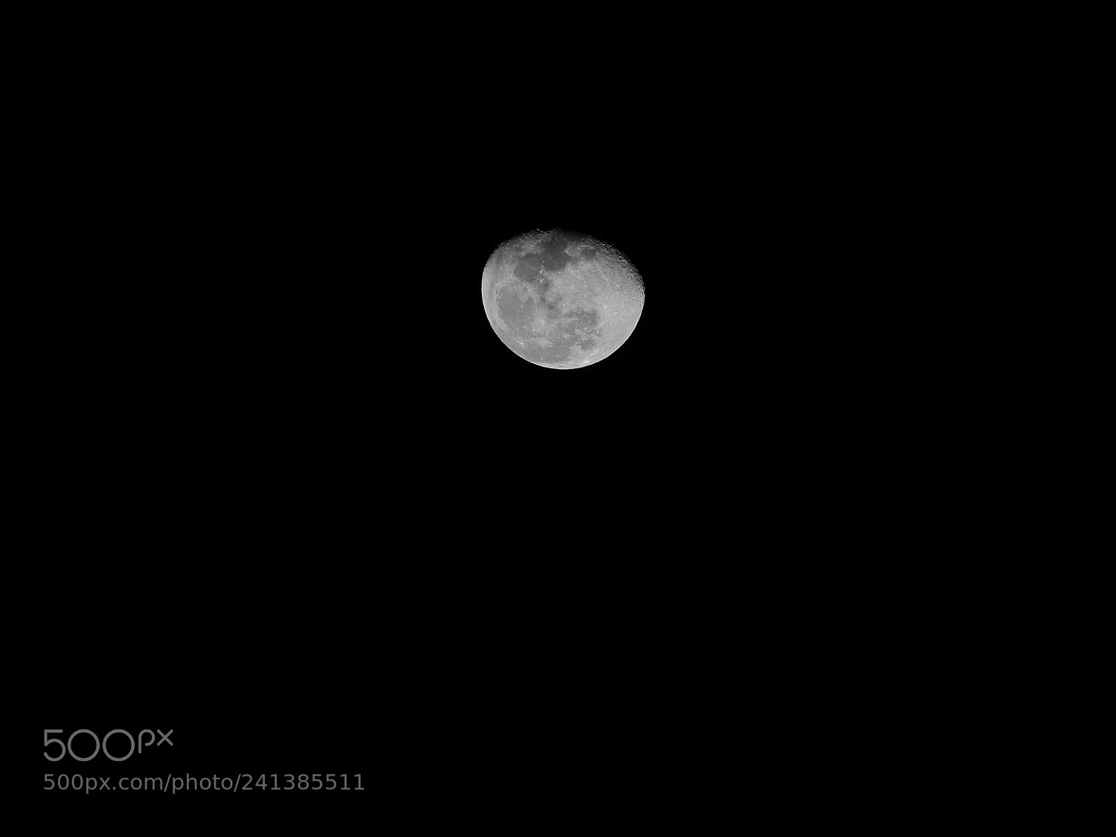 Canon EOS 1300D (EOS Rebel T6 / EOS Kiss X80) + EF75-300mm f/4-5.6 sample photo. Luna de enero photography