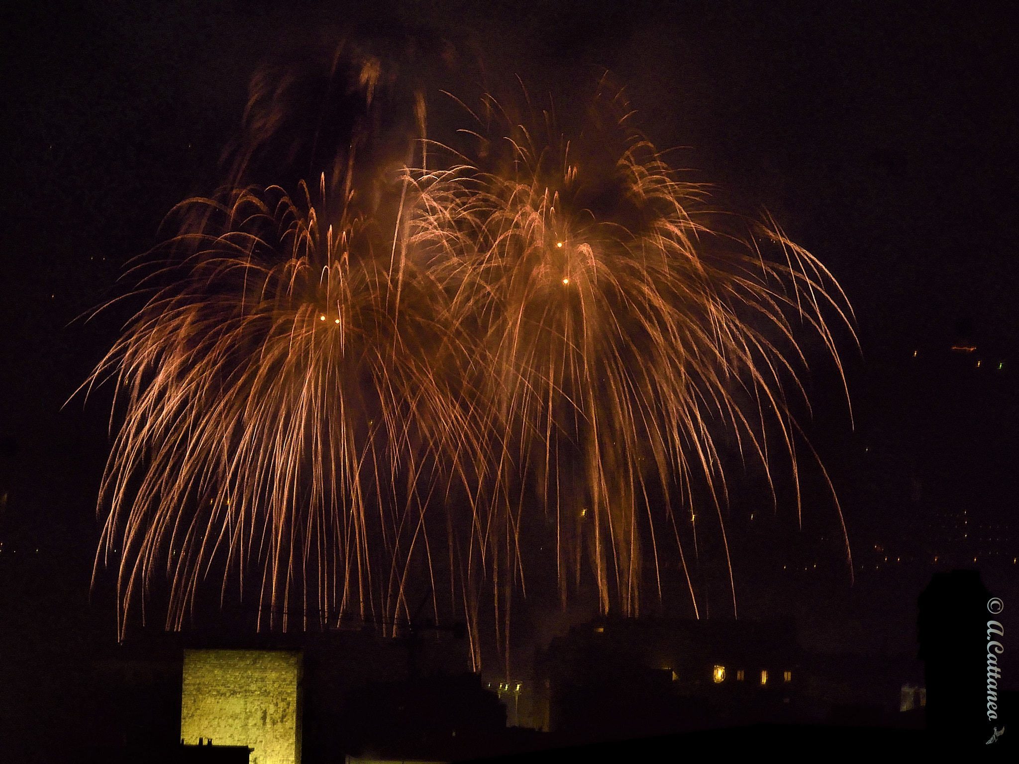 Sigma 70-300mm F4-5.6 APO DG Macro sample photo. Firework over como photography