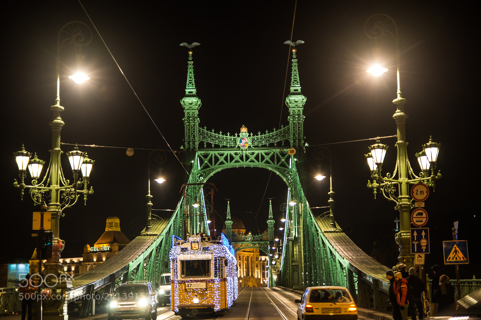Nikon D7200 sample photo. Illuminated tram f nyvillamos photography
