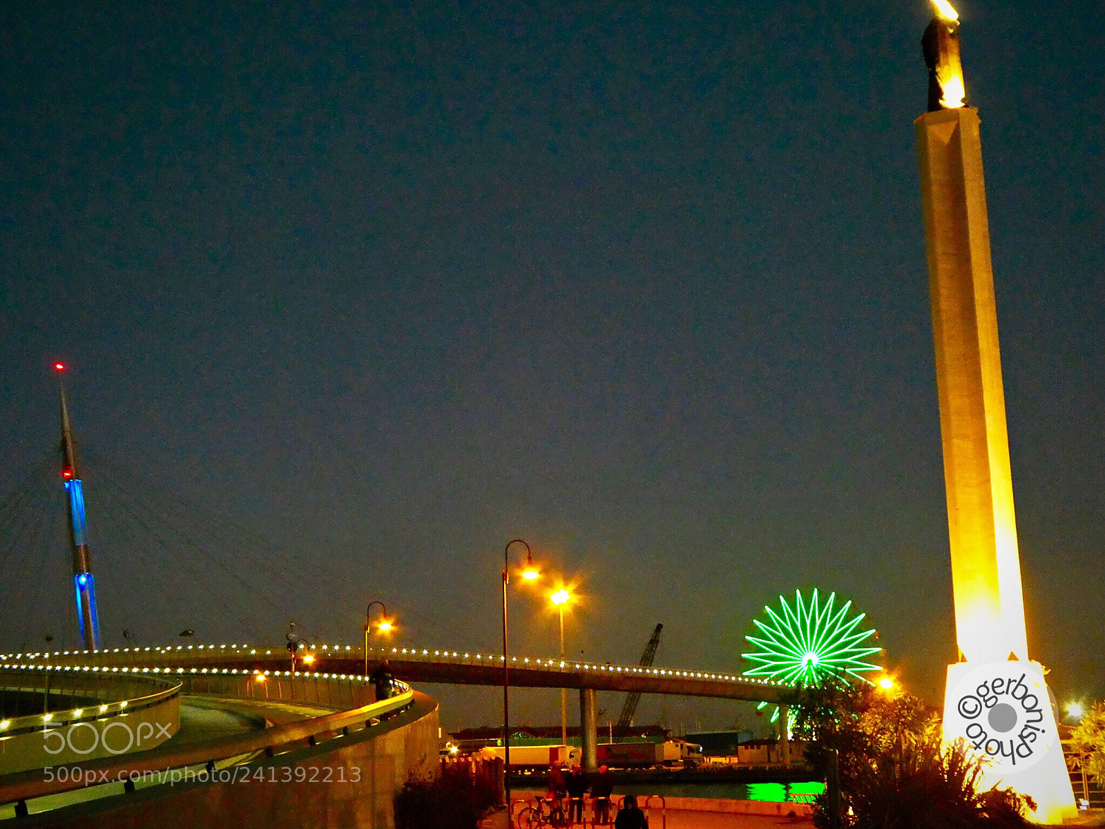 Panasonic Lumix DC-ZS70 (Lumix DC-TZ90) sample photo. Lights and colors in photography