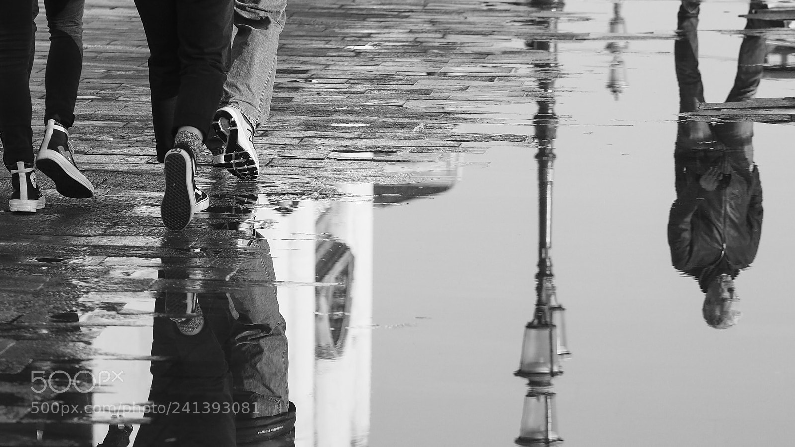 Olympus OM-D E-M5 II sample photo. Wolking in venice photography